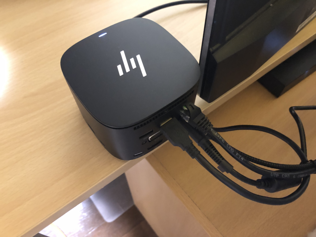 Dock後ろからと配線の写真